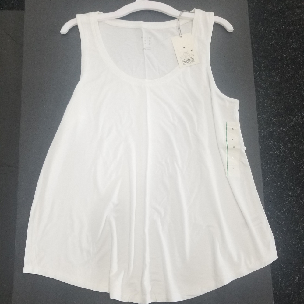 New A.n.d ea wy color white tanktop  size M